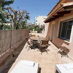 Naika Studios & Apartments